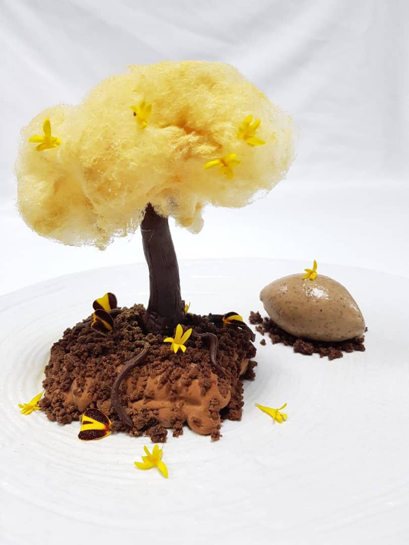CATERINAV's tweet photo. #20Feb ORGULLO VENEZOLANO| El restaurante Can Roca, en Girona, España, acreditado  como el mejor del mundo, anuncia en su cuenta que su repostería queda en manos de una Venezolana, Angelica Locantore 29 años, debuta con la creacion de un postre, Araguaney.🇻🇪 https://t.co/SUNu2tTRGa
