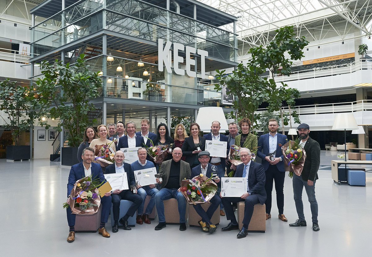 EdelmanBV's tweet photo. We zijn heel trots dat we de prijs voor inrichting &amp; sfeer hebben mogen ontvangen. Tijdens een feestelijke #TuinZaken Retail Awards Winnaars Lunch zijn op 19 februari de TuinZaken #RetailAwards2018 uitgereikt, dé prijzen voor de tuincentrum branche. #edelman #micadecorations https://t.co/Uajy1jNBEh