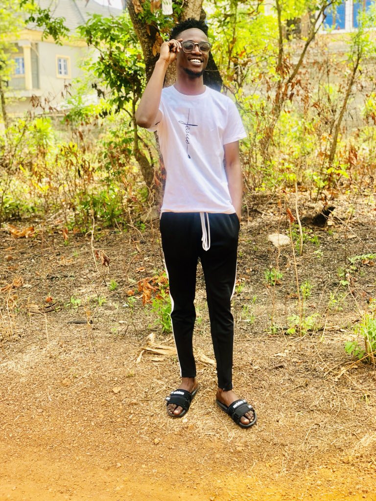 jvson_e's tweet photo. Hi guys, I do customize wears, 
Here are some samples 
Follow @tagclothing_ on iG, Dm me for more info. 
Please retweet 🙇🏽‍♂️ Good business deserves to go round 🙏🏽🙏🏽 https://t.co/X9ljjJ8SIR