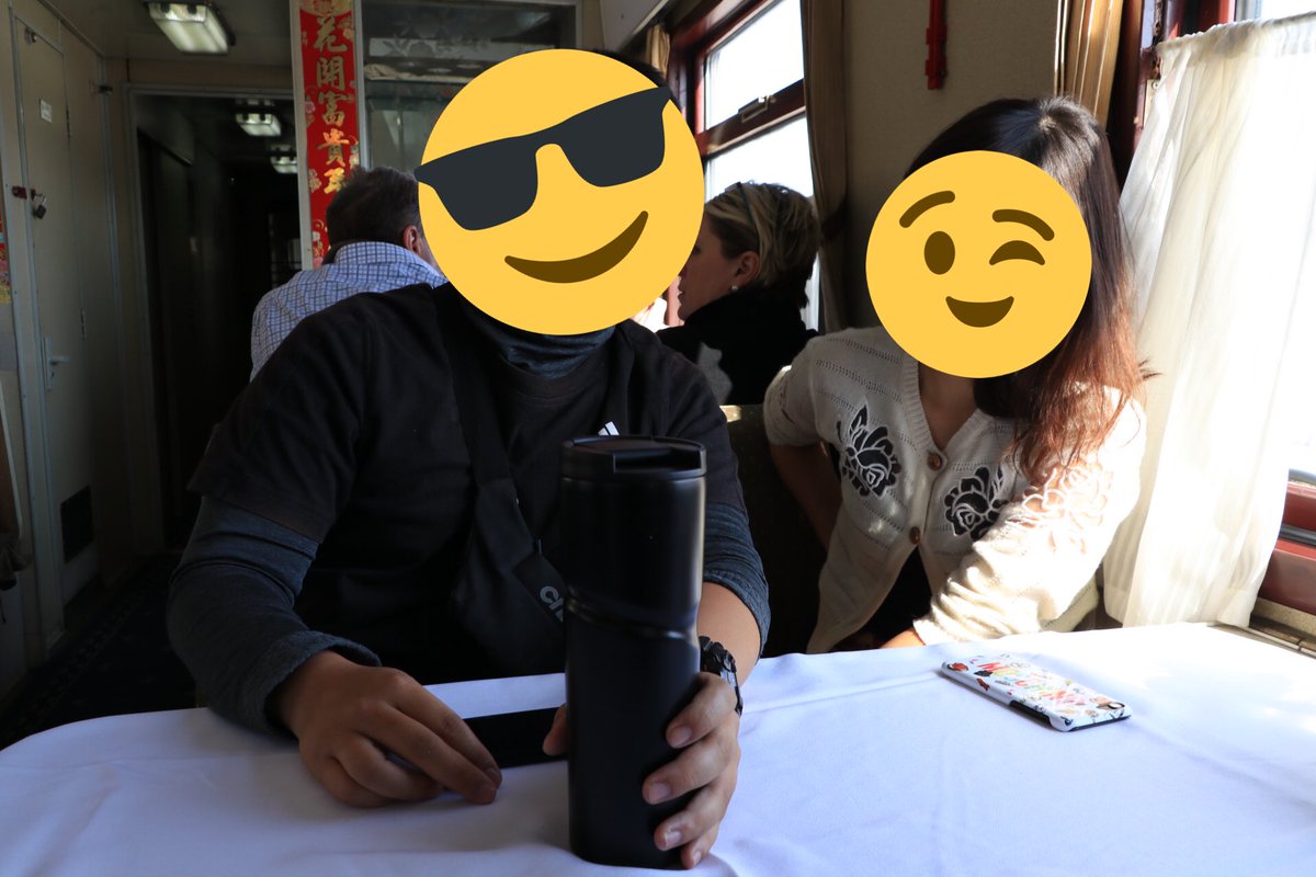 sahimitu's tweet photo. 同じ号車の日本人女性とベトナム人と一緒に中国食堂車の無料昼食。そして蘇州号からシベリア鉄道に乗り継ぐ行程が意味不明に被った日本人達とも無事合流。1日目昼にしてこの全員でトランプしたり酒飲んだり既に3日目夜くらいの様相 https://t.co/1D5RQyFiS1