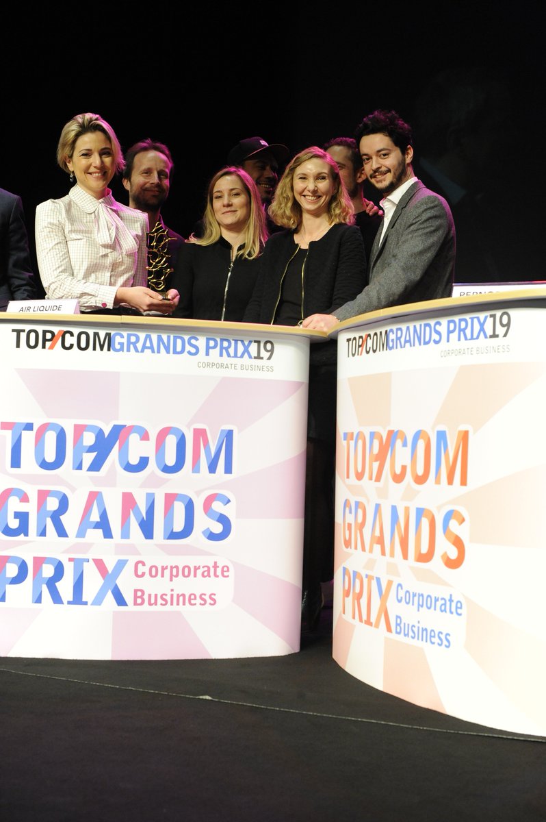 airliquidegroup's tweet photo. #AirLiquide reçoit l'or aux #TopCom2019 pour son magazine On Air et son Livret de l'actionnaire 🙌 Bravo aux équipes ! Une très belle reconnaissance de la qualité de la communication du Groupe auprès de ses actionnaires et de l'ensemble de ses publics. https://t.co/byRIl6aJRe