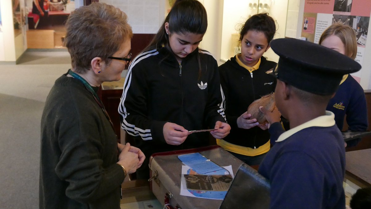 📣Final call 📣
Want to help history detectives from primary schools uncover the migration stories of real Hackney people? 
We're looking for volunteers to support our learning programme!
More info here: hackney.gov.uk/museum-volunte…
Deadline for applications = this Friday!