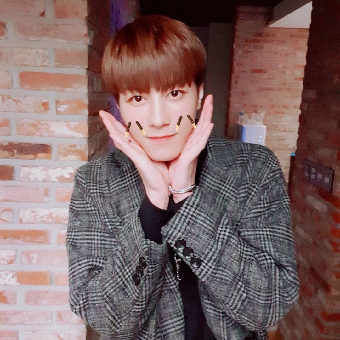 jjang_peng's tweet photo. Jacob | IG
190119
@/vav_official:
“[VAV] Sneak peak of Jacob’s Mobile Gallery
바브 갤러리 “탈탈” 털어드림
원거리 사냥도 가능한 갤러리 괴도⚘
.
#VAV #브이에이브이 #Jacob #제이콥 #셀피 #selfie
#바브의_은밀한_갤러리 #에이팀이_털어보았습니다
#VAVGallery #노다지 #바브폰은_다이아광산” https://t.co/xX9HNGqOTn
