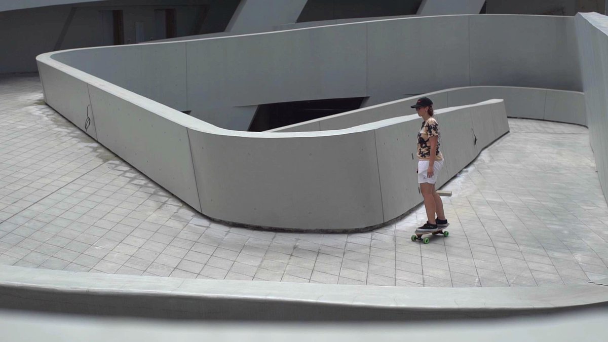 Leafboard's tweet photo. With Leafboard🛹
There is no need to worry about climbing up the hill😆❤️
#skateboarding #leafboardplus #leafboard #skate https://t.co/MImZJpsJRz
