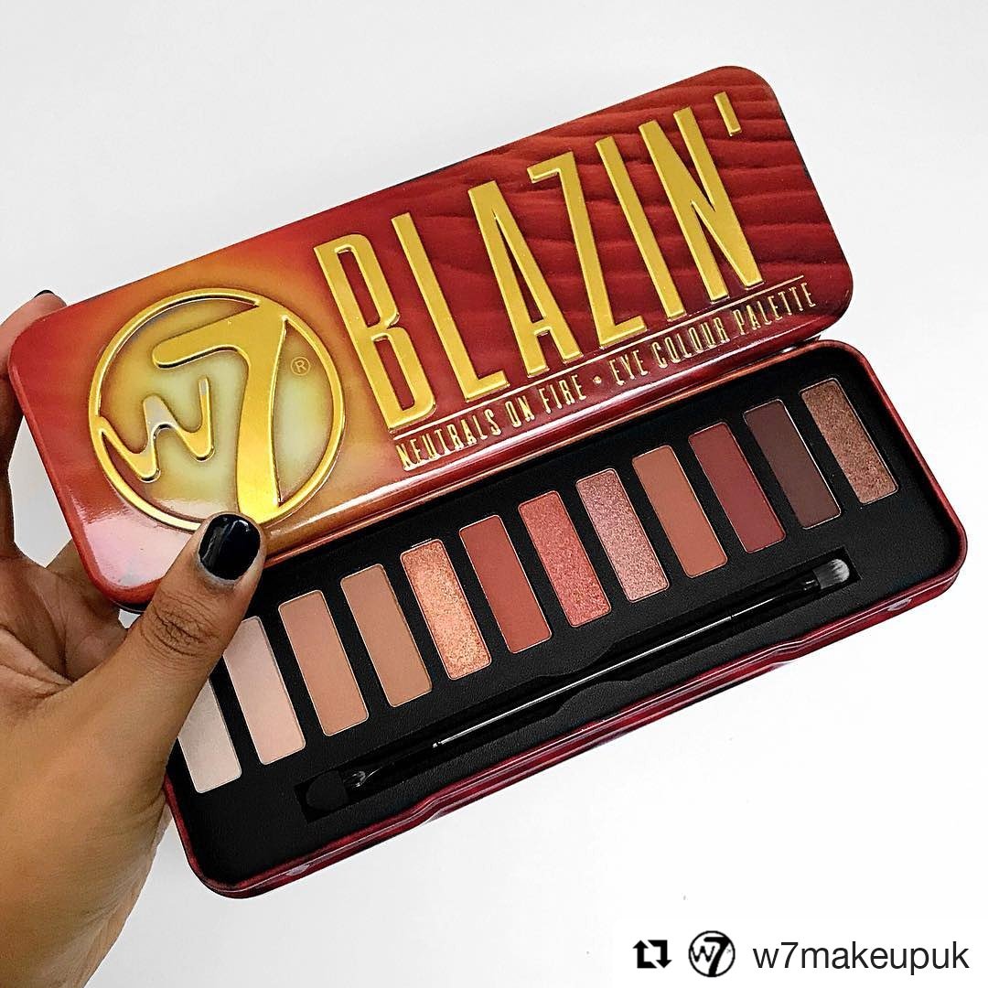 BeautySelectio1's tweet photo. Blazin' de W7, una de sus paletas más famosas 💗.

🔹 Link 🔗 en la bio✨

#Repost @w7makeupuk (@get_repost)
・・・
.
.
#blazin #beautyselection #cosmetics #maquillaje #shopcosmetics #shoponline #puntodeventa 
#W7 #W7makeup #makeup #eyes #eyeshadow #eyemakeup #eyeshadowpalette https://t.co/bntMMa2OAl