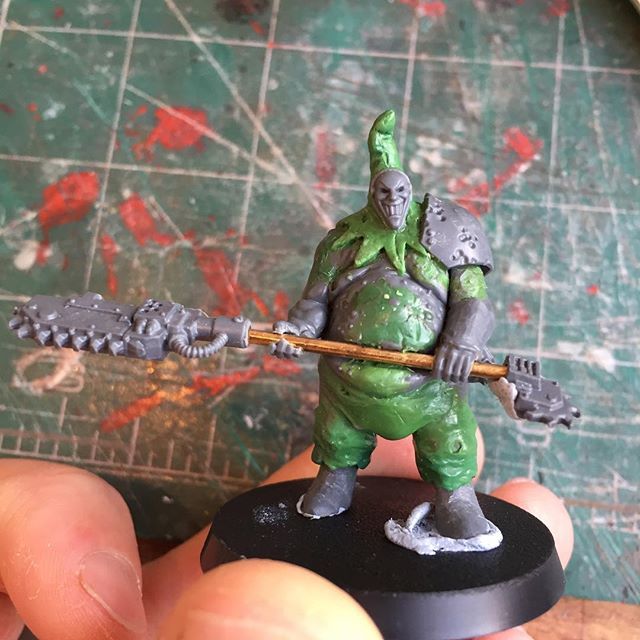 Beyondthetable's tweet photo. Really loving the jester look on this guy. I think he’s now 70% greenstuff and there’s still more to go. Highly inspired by the old Carnival of Chaos from Mordheim. .
.
.
.
.
#killteam #warhammer40k #warhammer #inq28 #wip #sculpting #greenstuff #conversi… https://t.co/TnXzSXLyh9 https://t.co/XHZ4U7coyb