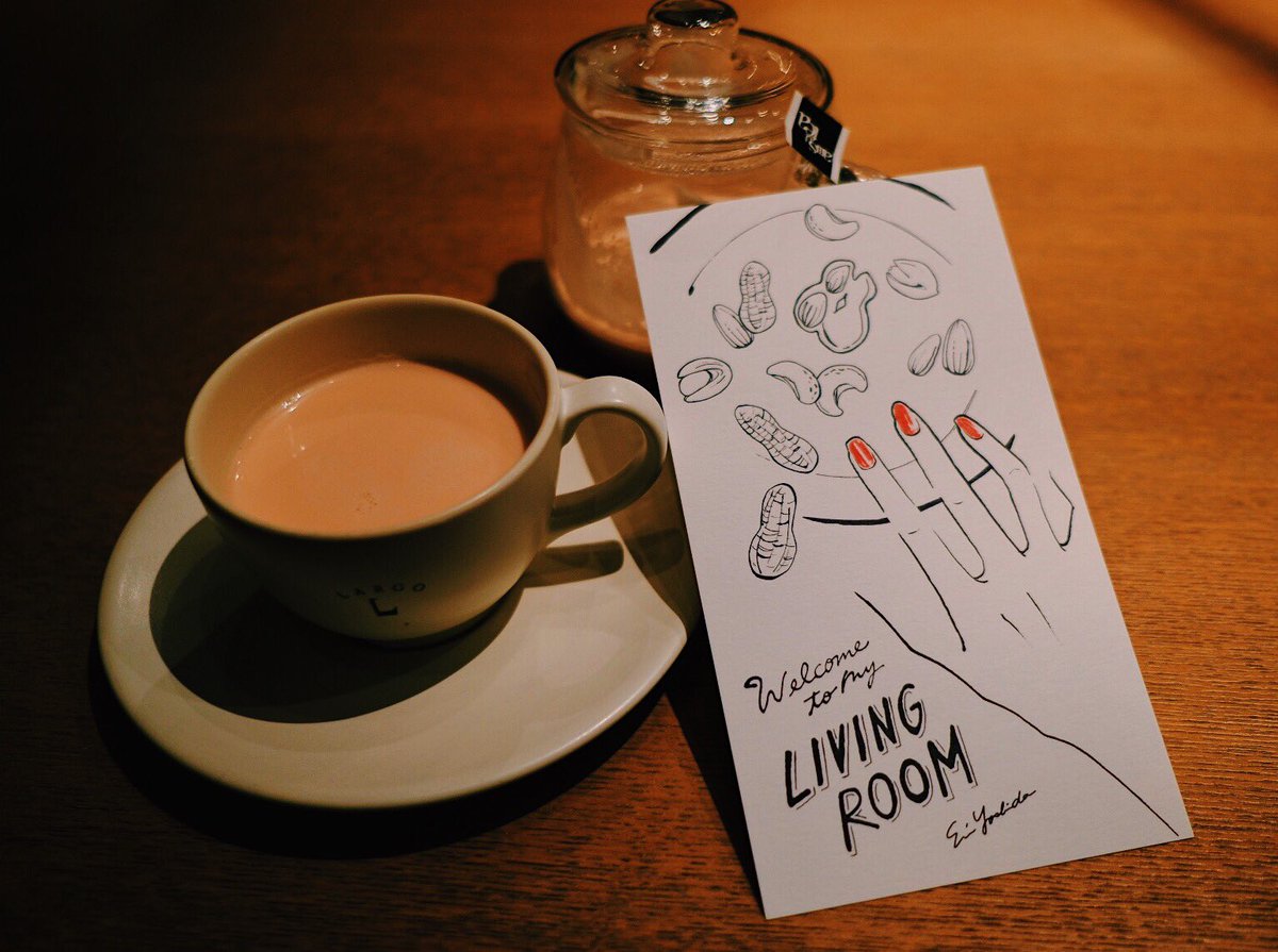 Nayo なよ Twitterren 元同僚でイラストレーターのヨシダエリさんの個展に 躍動感あるインク線と鮮やかな差し色でnyぽいカッコよくてオシャレなイラスト ようやく実物みれてよかった 渋谷のカフェeplus Living Room Cafe Diningでしてるよ 彼女の