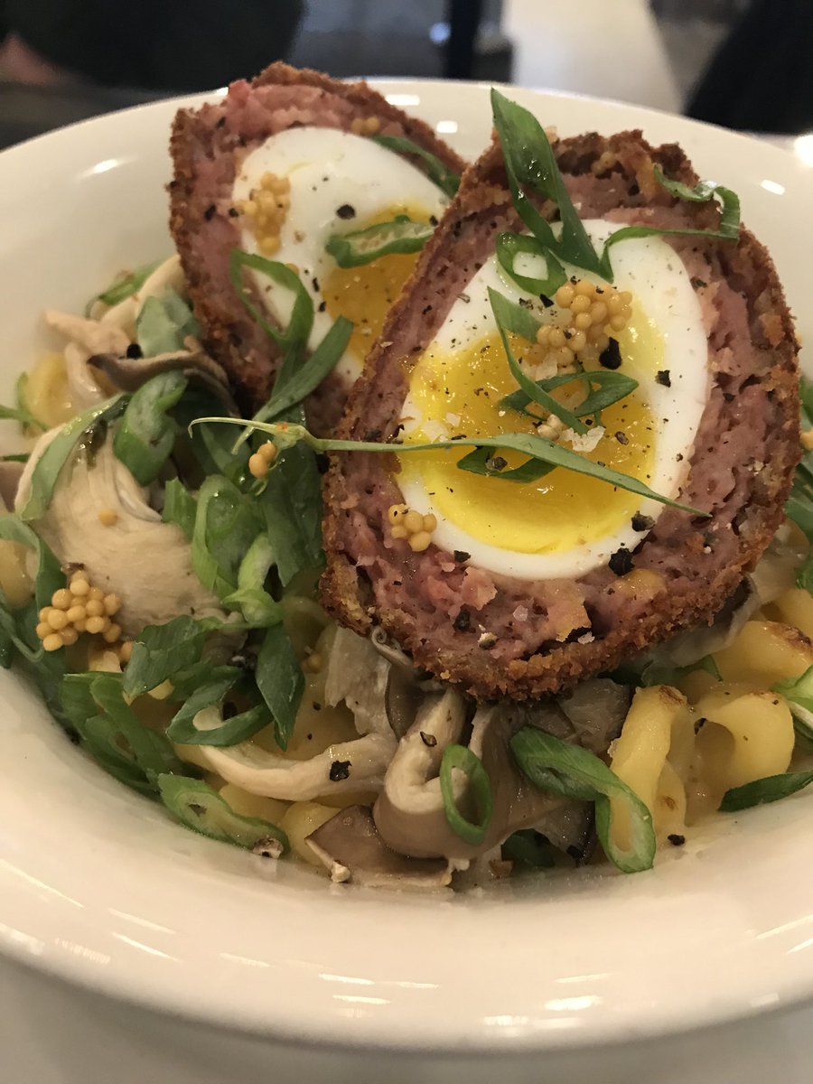 Check it out Ottawa! 

Our old fashioned, crispy bread crumb Mac and Cheese: Topped w/ scotched duck egg, pickled mushrooms, truffle oil, spring onions and tarragon! 
🧀💖