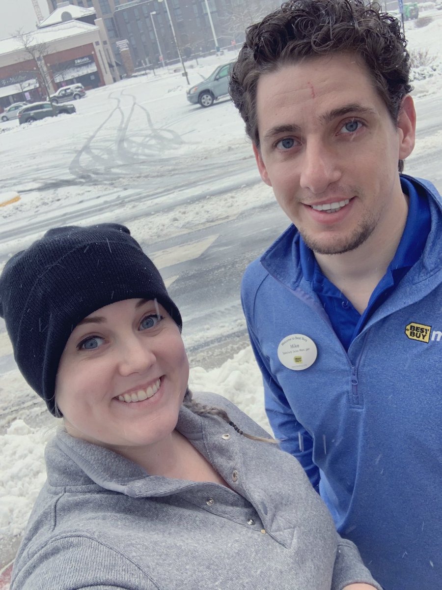 sprintdez's tweet image. Come see us at Best Buy in Reston we have plenty of snowballs, hot chocolate and phones for your snow day❄️❄️☃️ @hedman_tom @J_Wats10 @john_trapasso