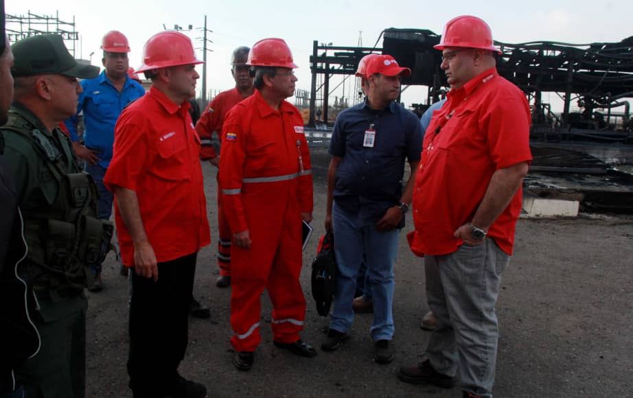 PDVSA's tweet photo. 🇻🇪📣Ministro @MQuevedoF: Es un ataque en contra de nuestro pueblo nos quieren llevar a una situación que PDVSA no pueda tener ingresos producto de la venta de crudo, es un evento lamentable ¡Alerta a nuestros trabajadores! https://t.co/VYnythJMVZ