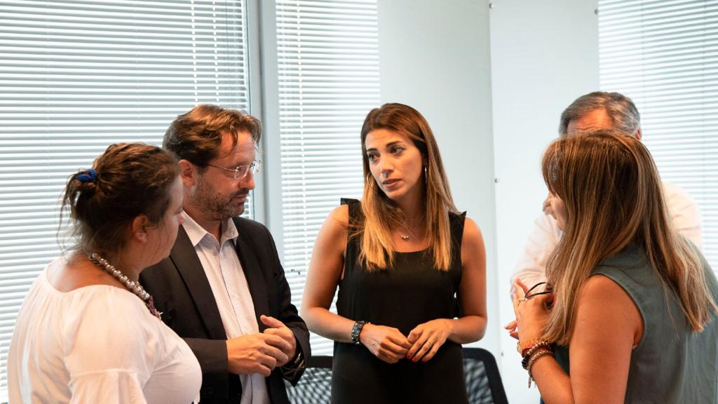 FlorCasamiquela's tweet photo. Junto a @joserarteaga y a las familias de #HipotecadosUVA nos reunimos con @MarcoLavagna para que nos informe sobre el proyecto de ley que impulsa para proteger a las familias afectadas. @eduardoamadeo te pedimos que convoques a la comisión, la situación es muy grave y urgente. https://t.co/UOaQwj5y9j