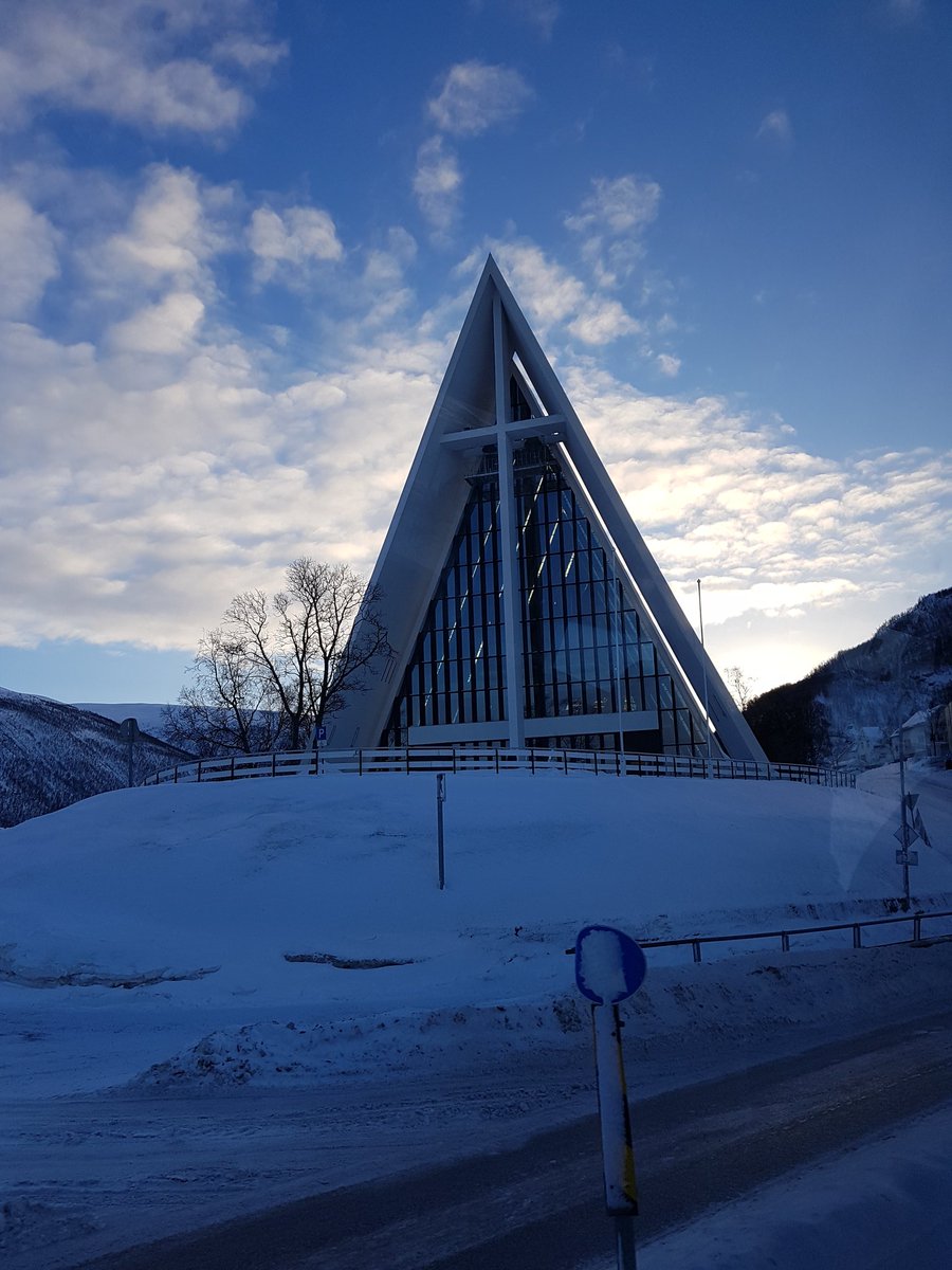 halogeno84's tweet photo. Had to go to Norway to get some decent snow. -14°C while out dog sledding today. @WindyWilson88 @VisitTromso #dogsledding #tromso #honeymoon https://t.co/02AV6mtAnu