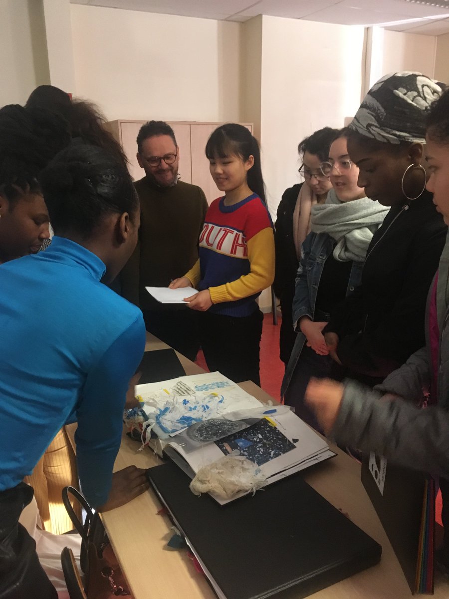 #EgalitédesChances / Les élèves du lycée Théodore Monod à Noisy-le-Sec ont participé à une séance d’information jeudi 14 février, et ont pu découvrir l’Institut Français de la #Mode avec une ancienne élève du lycée présentant son travail !

#orientation

➡️bit.ly/2SMrXzA
