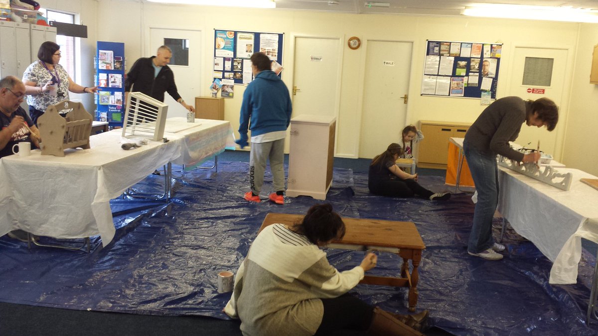 "Something from nothing " our upcycling project at Barker St every Wednesday  1-4pm <a href="/OL1Oldham/">OL1-Oldham</a> <a href="/CafferkyEmma/">Emma Cafferky</a> <a href="/FCHONeighbourhd/">FCHO Neighbourhoods</a> <a href="/FirstForFCHO/">First Choice Homes Oldham</a>