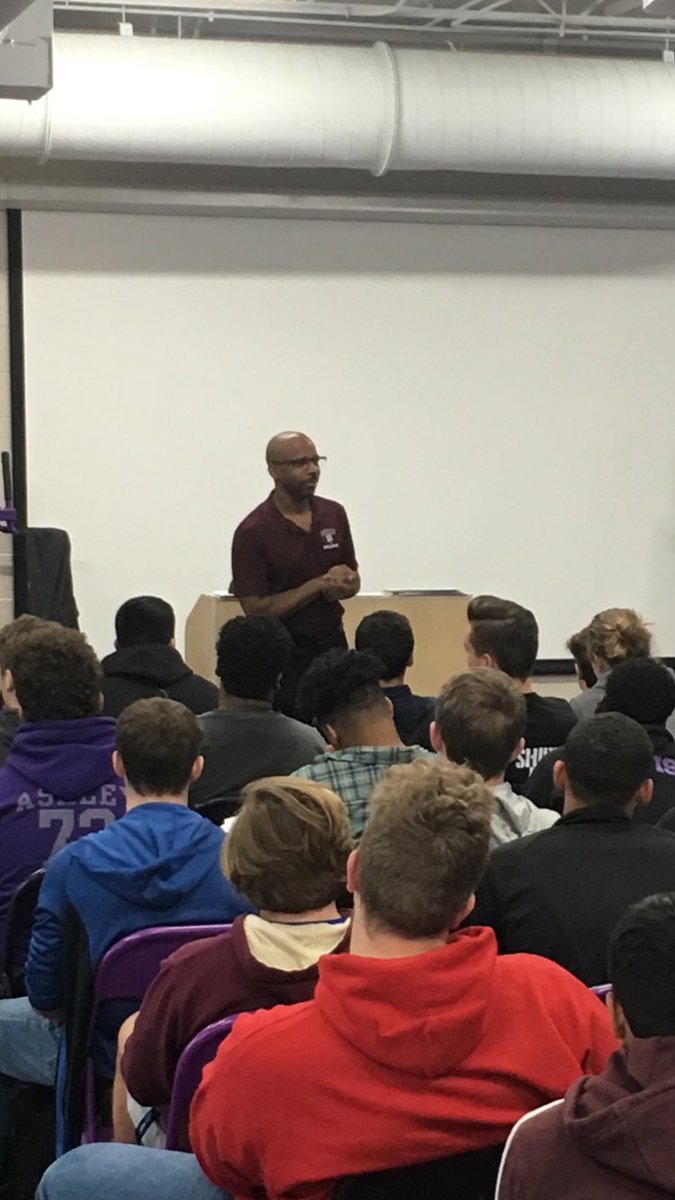 WillisWildkats1's tweet photo. Davis Whaley delivering a great message about purpose and goals no matter what you come from.  #RelentlessCommitment #Character
@D_Whaley https://t.co/cnI3BDFiO0