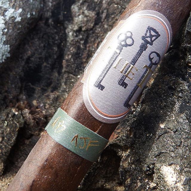 CheapHumidors's tweet image. Caldwell The T by AJ #Fernandez. One of my favorite AJF blends.
#AJAnyday #Caldwell #TheT #cigar #womensmokingcigars #cigarappreciation #cigaroftheday