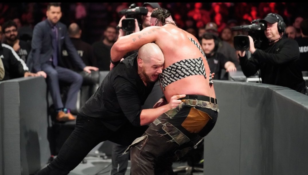 RebeccaCSmith77's tweet photo. It's my daily I appreciate Baron Corbin post! People need to get in line cause he isnt afraid to take charge! #AllHailBaronCorbin #CorbinDeservesATitle #WolfSquad #TeamBaronCorbin https://t.co/4IGcyDeOm0