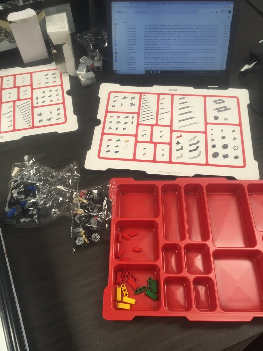 Madawaskamel's tweet image. Getting ready for TechX2019! Can’t wait to see what our students create. #RCDSBTechX #RCNPDL #projectbasedlearning @Sherwood_PS @SHRGrade456