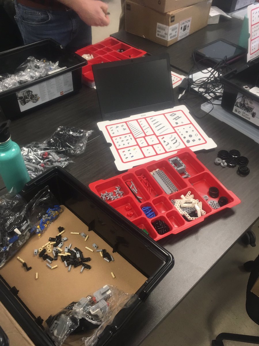 Madawaskamel's tweet image. Getting ready for TechX2019! Can’t wait to see what our students create. #RCDSBTechX #RCNPDL #projectbasedlearning @Sherwood_PS @SHRGrade456