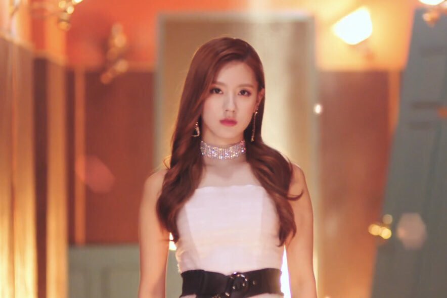 Gidle senorita. юци джи айдол. чон соён. джи айдл соен. G idle сеньорита.