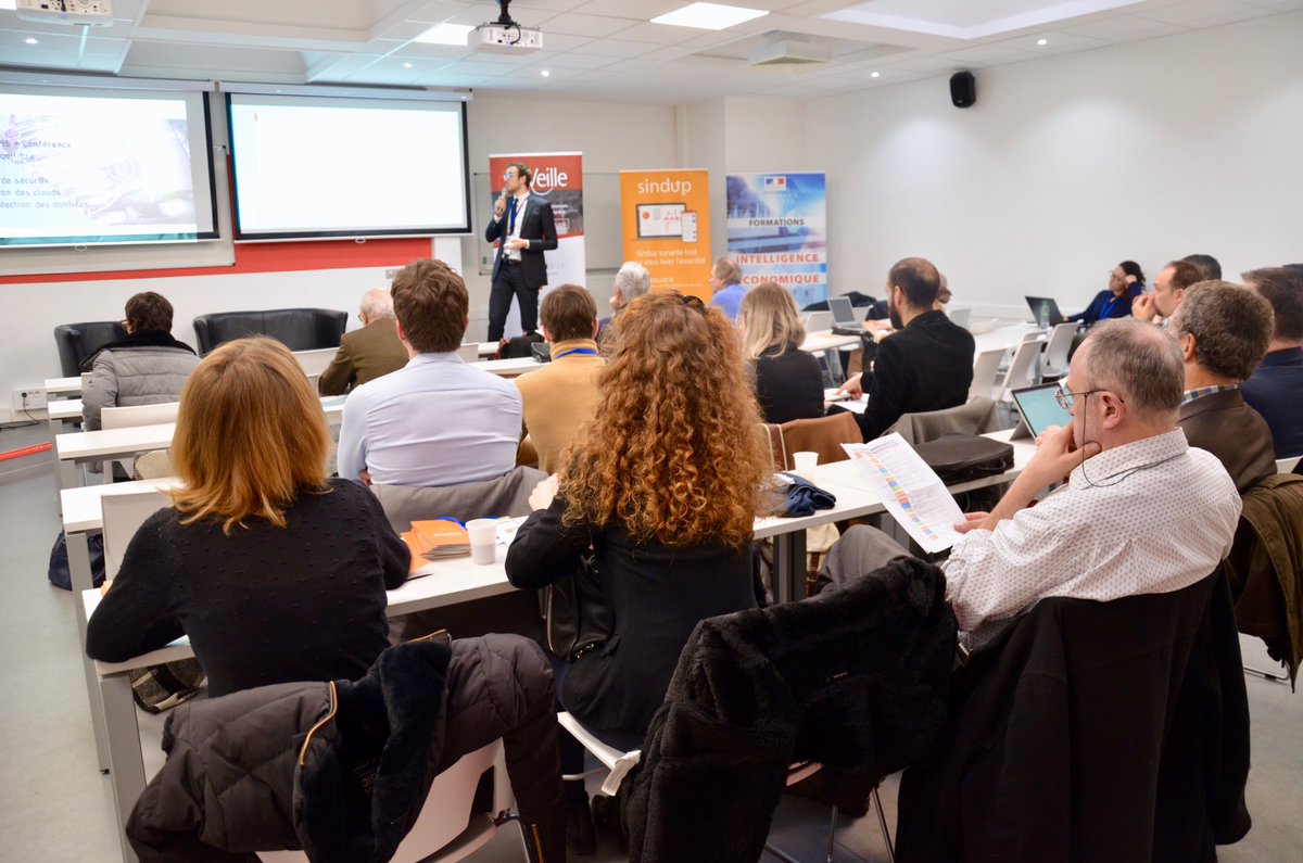 "Il ne faut pas oublier que le modèle du #Cloud Public est un modèle de responsabilité partagée." <a href="/mariusconjeaud/">Marius Conjeaud</a> #cloudpublic #Cyberday <a href="/BSSI_Conseil/">EvaBssi</a> #cybersecurite #conference