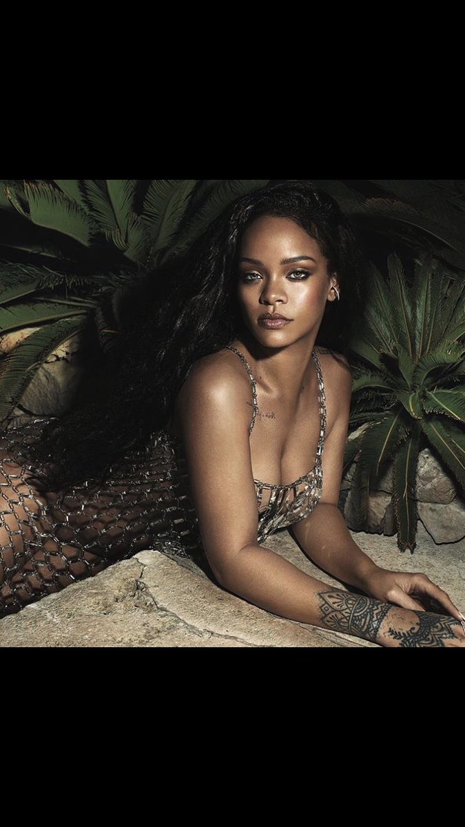 thisishave's tweet image. Happy 31st Birthday to our favorite bad gal , Robyn “Rihanna” Fenty 🎈