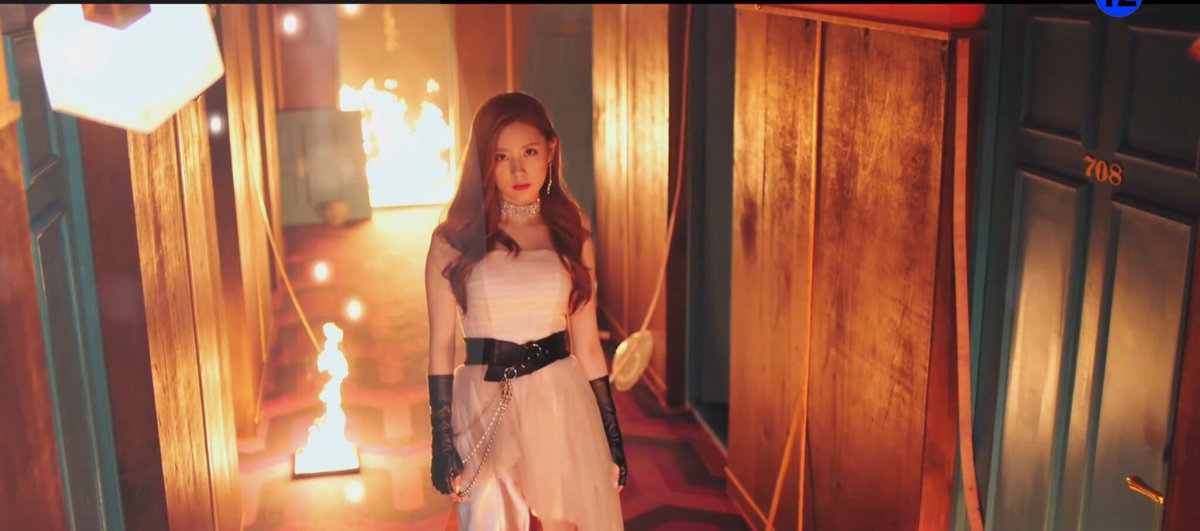gidletalks's tweet photo. before the comeback, i was imagining abt a fairytale concept mv but look at this,, they just burnt everythin bc they're literally on FIRE 🔥🔥🔥
#senorita_soyeon #senorita_miyeon #i_made https://t.co/BgVOLI4vlD