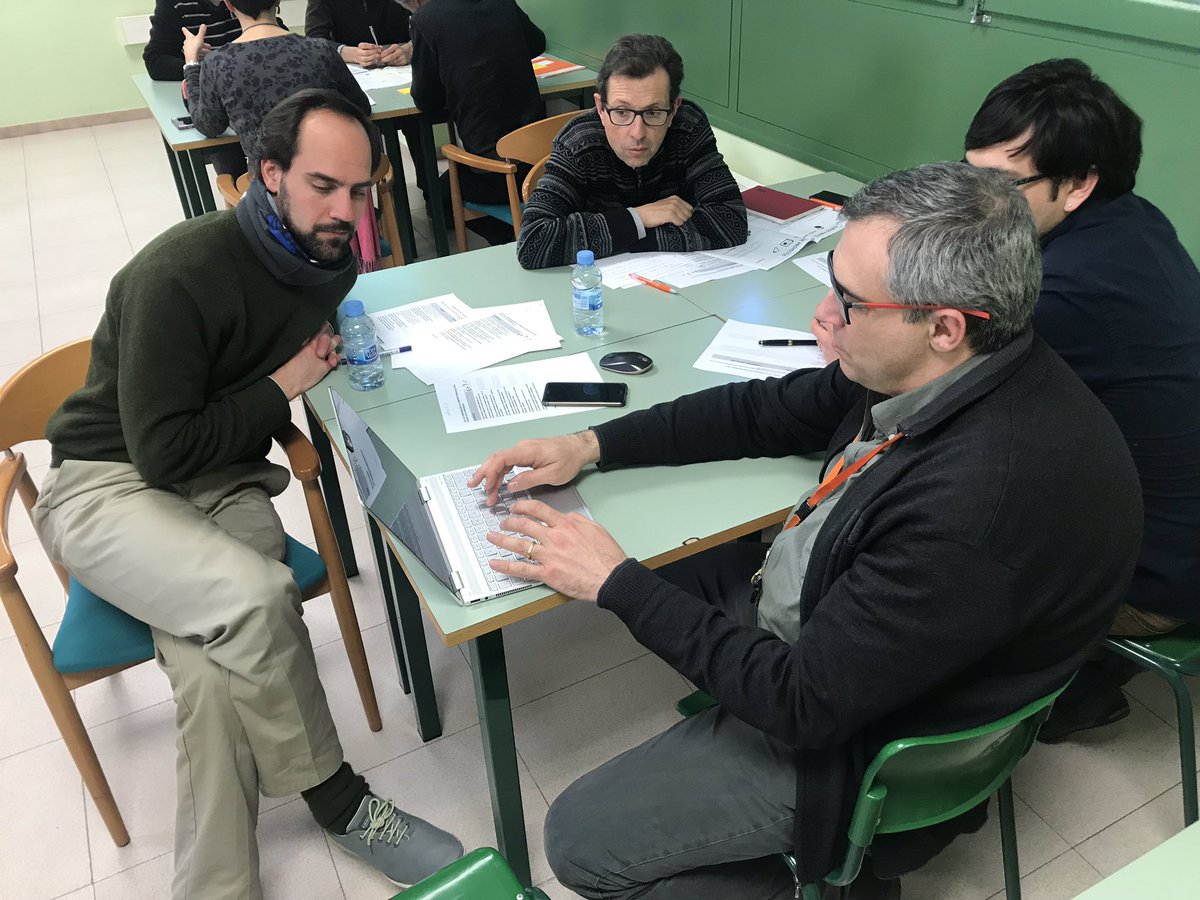 interele's tweet photo. Profesorado de @EUSSenginyeria profundizando en el diseño de proyectos de aprendizaje con la ayuda de @conecta13 https://t.co/qdcmBDyeQm