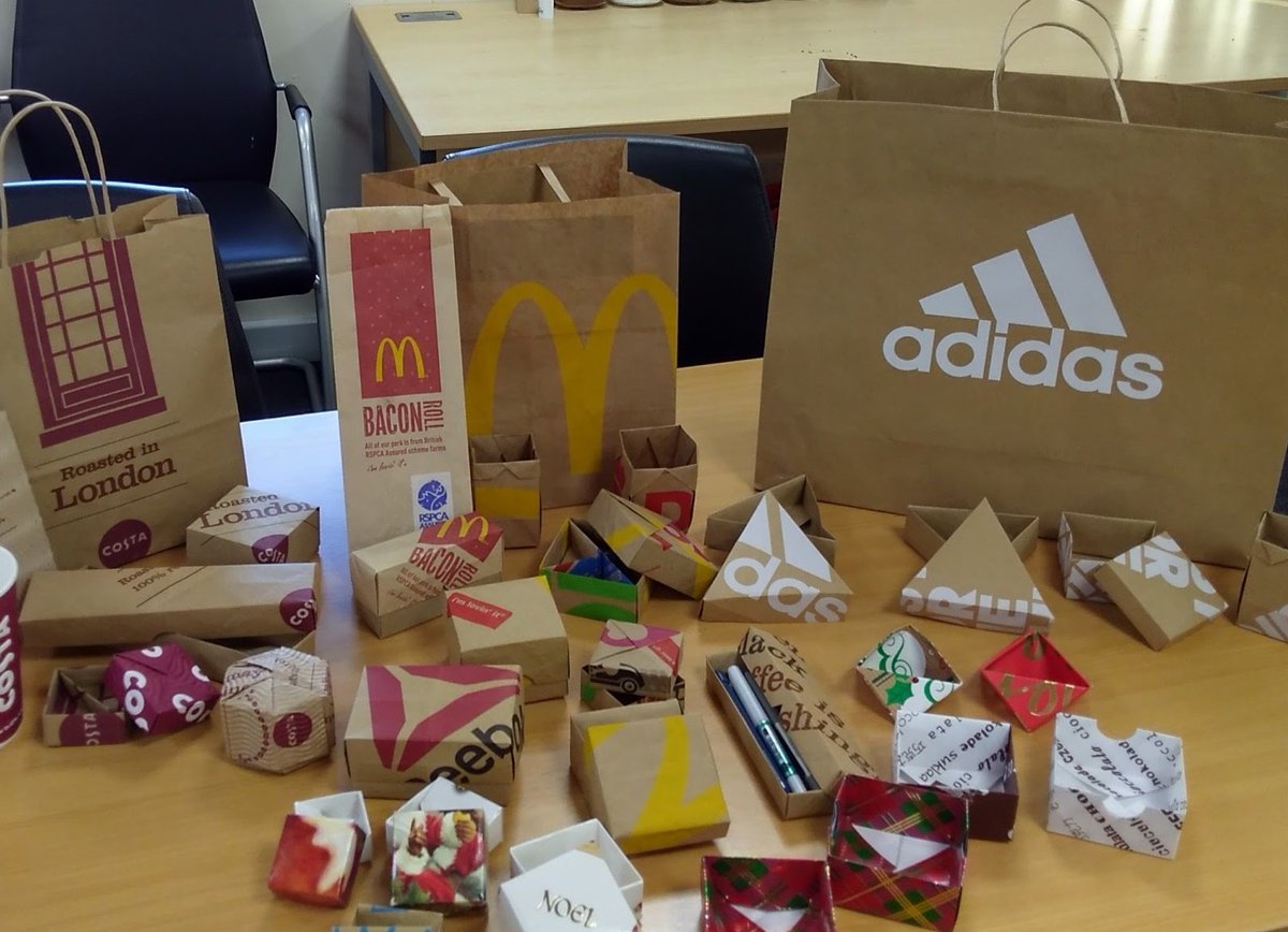 NottsCC's tweet image. ♻👩‍🎨| Get crafty with recycling 
Get the whole family involved in this recycled craft workshop in Mansfield tomorrow, where you can learn origami skills to transform old paper and cardboard packaging into useful containers and trinket boxes! ➡️   socsi.in/7ivpw