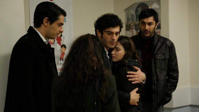 nurilc_hazcag's tweet photo. Özet bölüm 58 #BizimHikaye  El embarazo de Filiz, que debería ser motivo de alegría, lo convirtieron de nuevo en un drama...Vuelven los problemas para los Elibol, si es que alguna vez se fueron... #HazalKaya  #BurakDeniz  #BarFi https://t.co/tcNq4QPaZ0