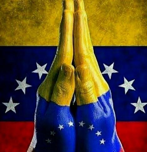 Protectoreazul's tweet photo. "Oremos a DIOS para que abra los corazones de los hombres y mujeres que un día decidieron defender el Territorio Venezolano formando parte de sus Fuerzas Armadas. Padre, has que vean como perjudicaron a los que habitan Venezuela y ahora tienen el momento de recapacitar errores." https://t.co/SoRNw1rzZs
