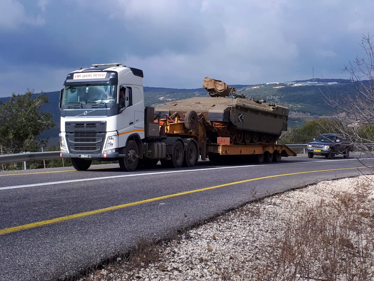 Tanks seen being transported to #Israel's northern border (Pic Credit: @ndvori)
#Syria #Lebanon #Hezbollah