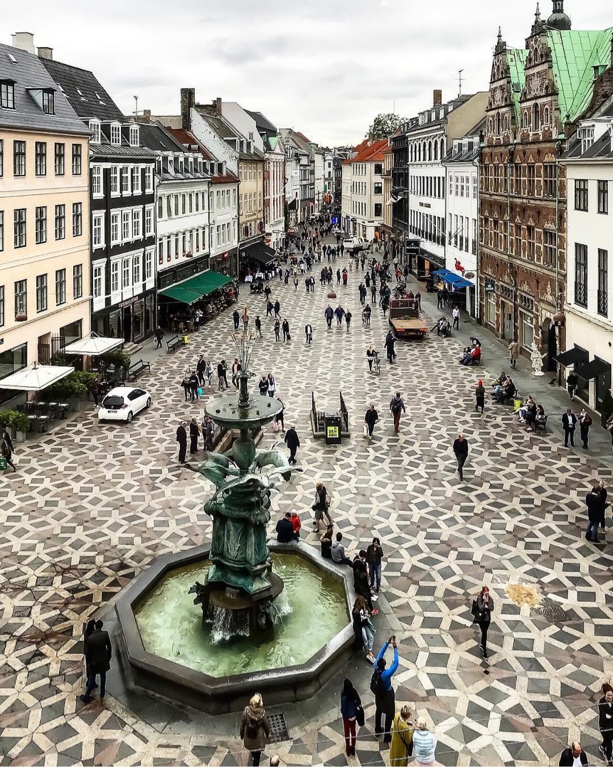 Cycling in Copenhagen is fun and convenientto discover the city. But if you like shopping, world's longest shopping area Strøget might be heaven for you 😍❤️
How long do you think this street is?
.
.
📷 by <a href="/dagniee/">Dagniee</a> 
#hihiguide