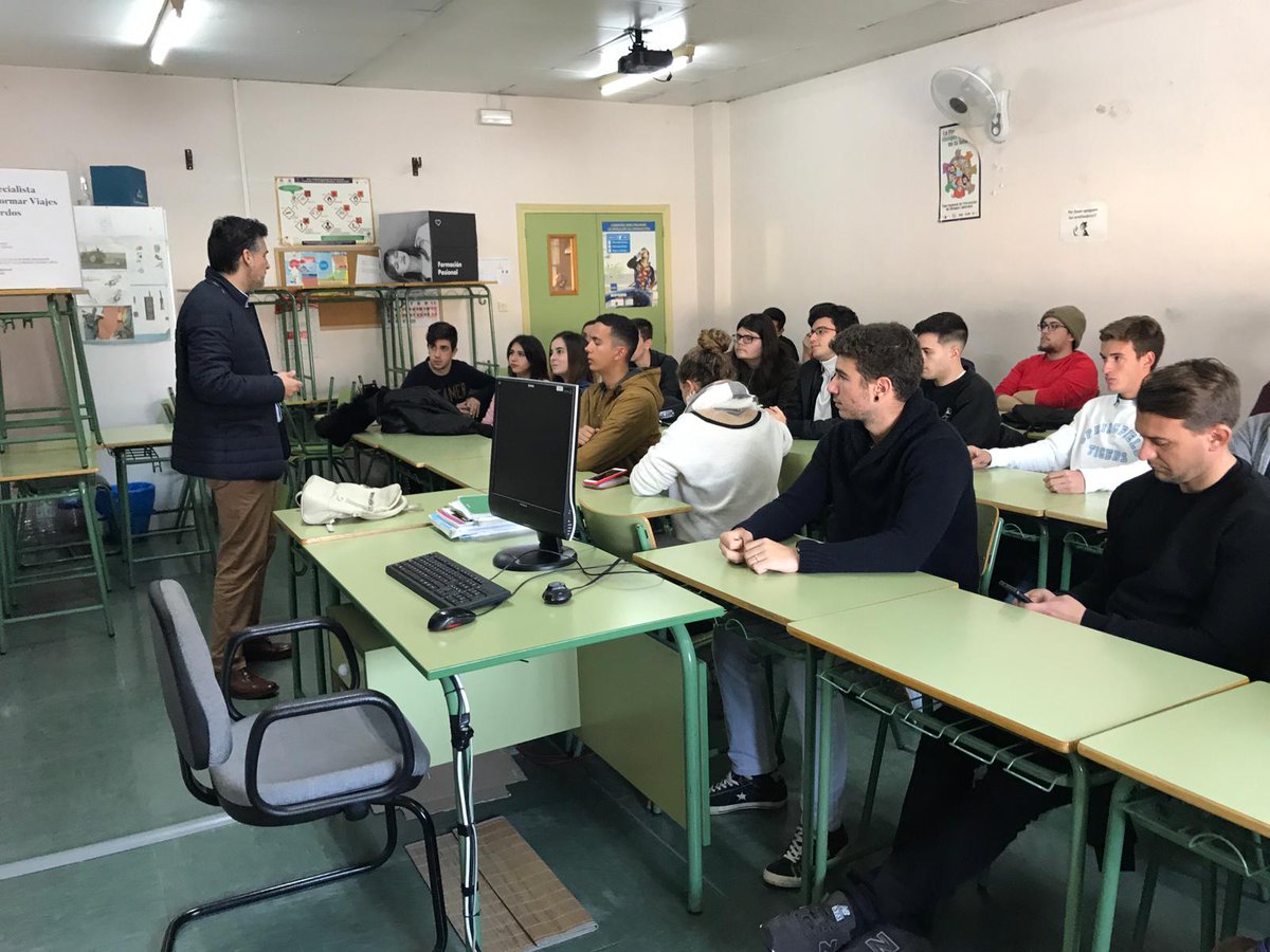 sergiobarrancos's tweet image. Inauguración de la Jornada de convivencia y motivación del equipo de la @regiondemurcia que competirá en #Spainskills 2019 en el @IESMdCervantes. Mucha suerte!!!💪💪💪
#FormaciónPasional
@Educarm