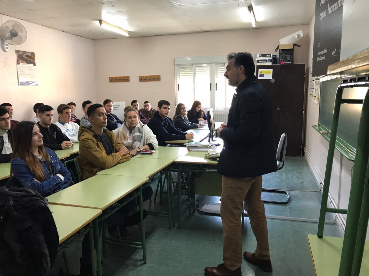 sergiobarrancos's tweet image. Inauguración de la Jornada de convivencia y motivación del equipo de la @regiondemurcia que competirá en #Spainskills 2019 en el @IESMdCervantes. Mucha suerte!!!💪💪💪
#FormaciónPasional
@Educarm