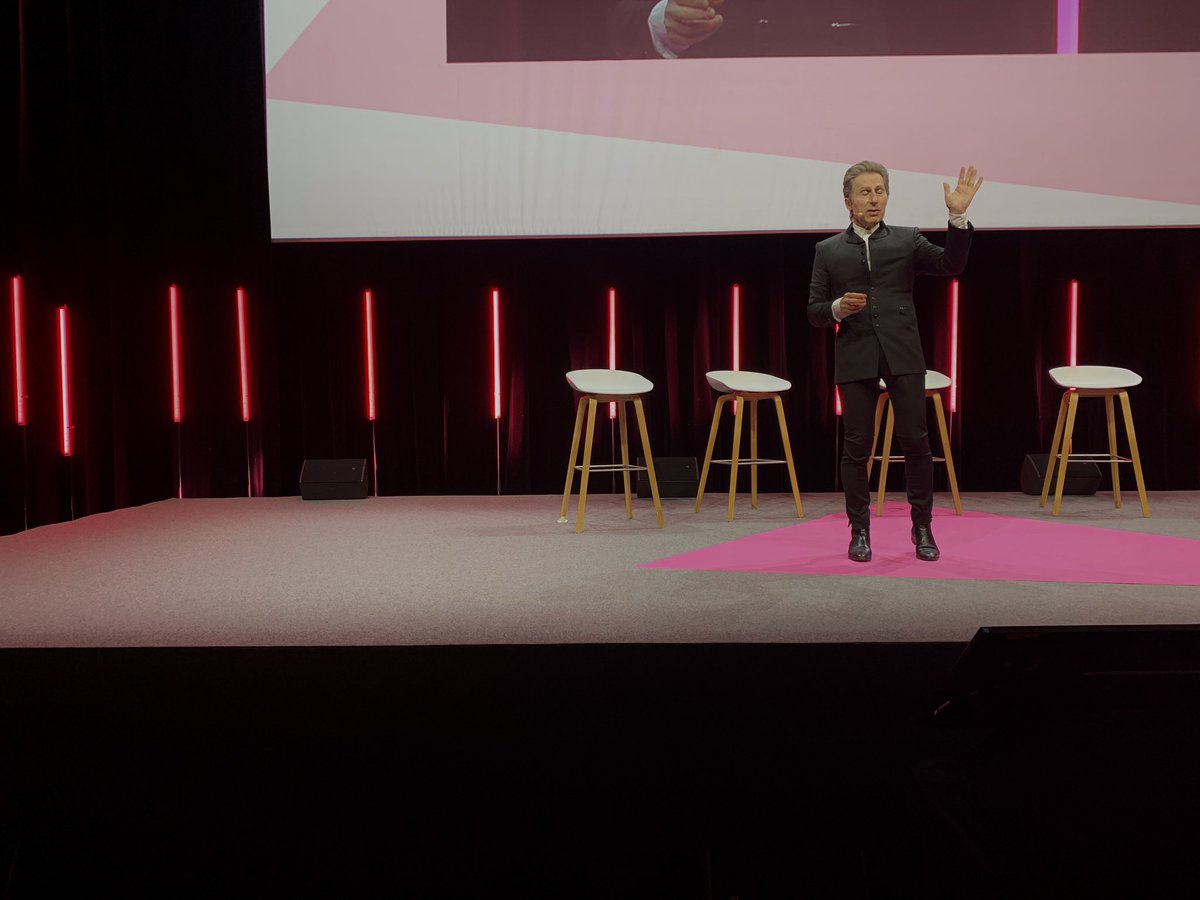 <a href="/A_Bensoussan/">Alain Bensoussan</a> nous donne son point de vue de juriste : “Pourquoi donner des droits aux robots ? Il me semble que les robots sont une nouvelle espèce. (...) Personne robot = personnalité juridique singulière.” @ESCPeurope #juriste #droit #robot