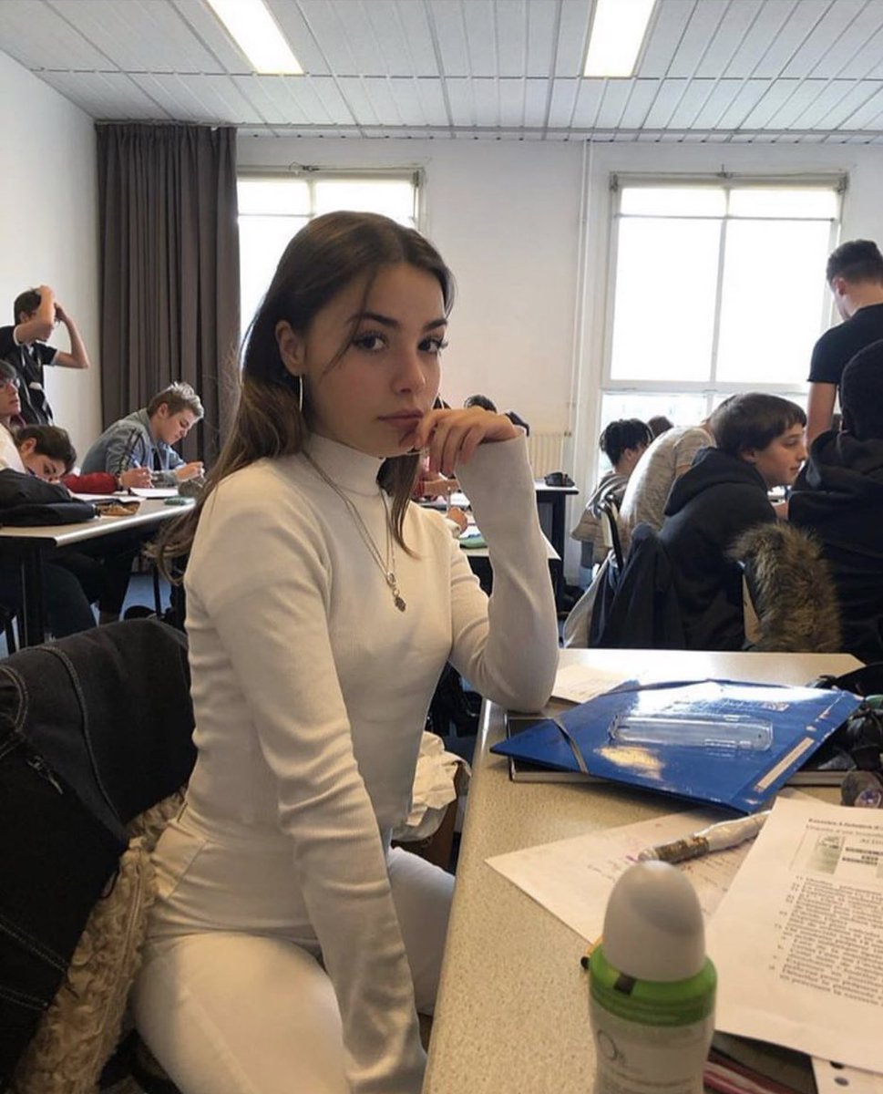 AlexGalan17's tweet photo. Como va la gente a clase/ como voy yo https://t.co/SJGf8arvUZ