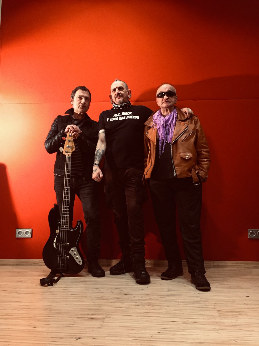 Y yo que estaba muerto me he levantado. La última batalla me está esperando.
#LaPollaRecords