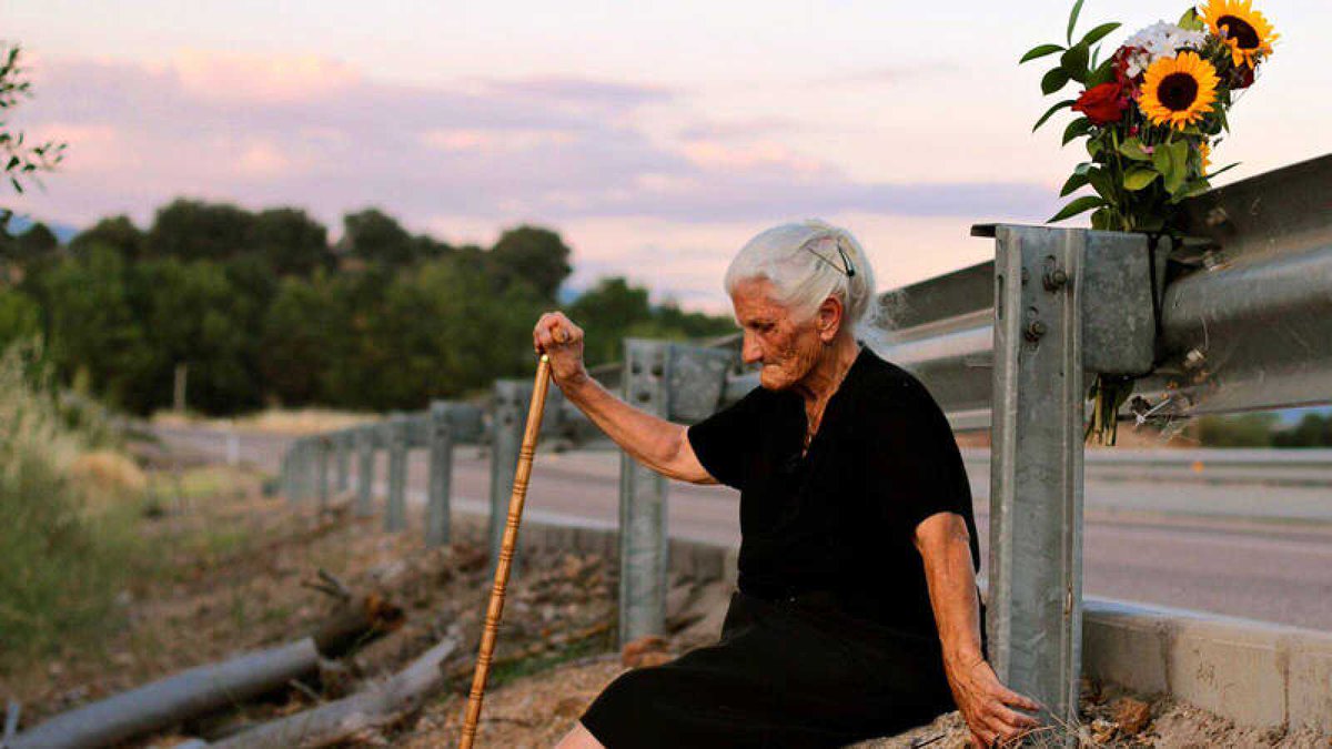 CuadernoQuejas's tweet photo. 🎬 Hoy a las 19:00 en #FnacCallao pase de @SilenceofOthers y posterior coloquio con su directora @AlmuDocu https://t.co/4hbCMqGa3J