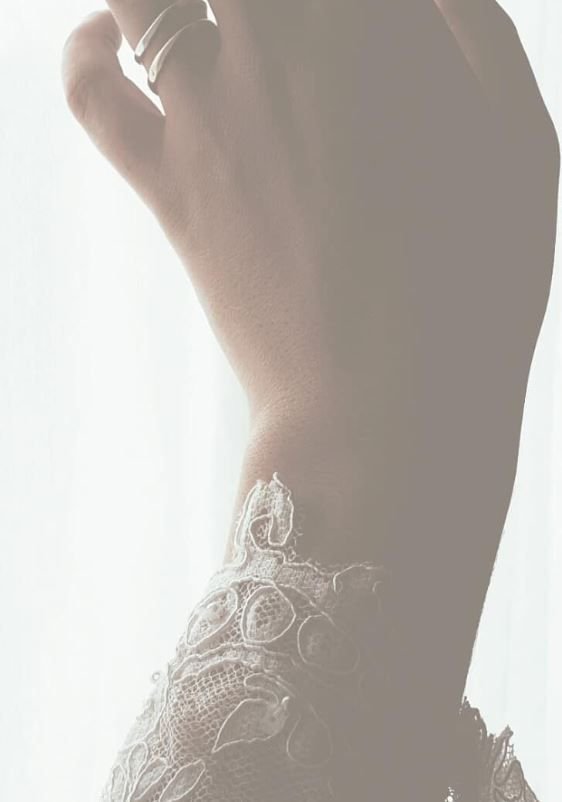 Lace sleeves are such a wonderful encapsulation of classic femininity, and are still featuring in so many of the 2019 wedding dress trends! Have a look at Seams Like Heaven's wonderful selection --> buff.ly/2X6AVWW