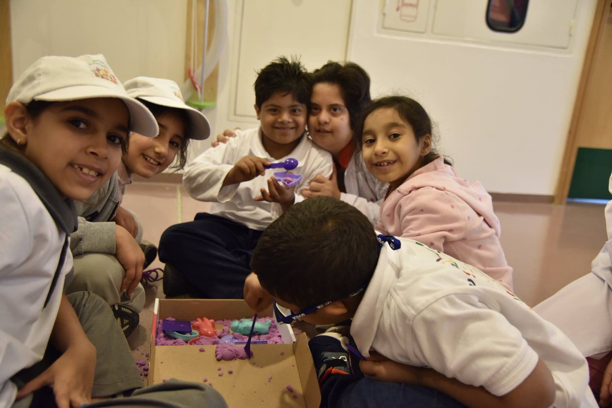 HelpcenterKSA's tweet photo. زيارة مدارس دار الرواد النموذجية لمركز العون .. 😍👯♂️👯♀️
Photos of Dar Arrowdis School visit #school #visit #disabi #توعية #مدارس #جدة #إعاقة https://t.co/prZtmfSWzR