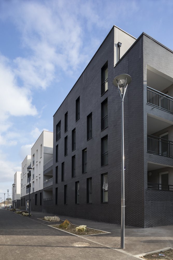 MDNHarchitectes's tweet photo. Reportage Photo par Gaëla BLANDY. Un nouveau regard sur notre opération de 79 logements à Bonnières-sur-Seine @Epamsa - Extraits https://t.co/xHADZflnun