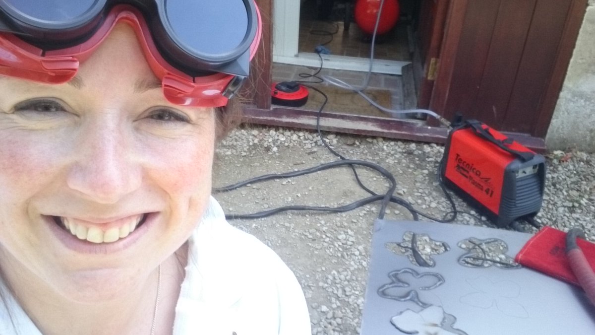 safetyshoes_deb's tweet photo. To follow up on my previous tweet about lack of stock photos of women in industrial environments... I've dug up some of my own! #keepingitreal #womeninengineering #cleanapron

@WES1919 @WESBath @SWest_WES1919 @WomenInSafetyU1 https://t.co/JrBSLqD4bm