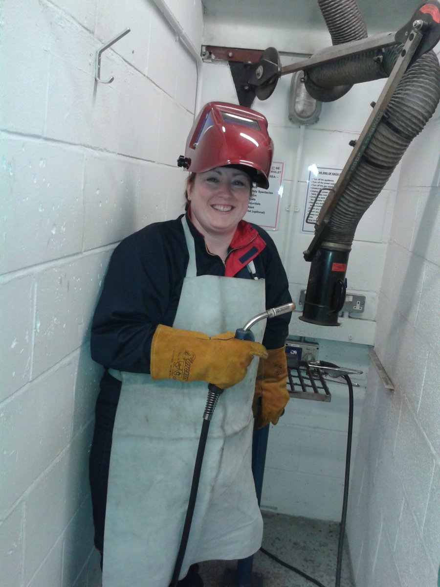 safetyshoes_deb's tweet photo. To follow up on my previous tweet about lack of stock photos of women in industrial environments... I've dug up some of my own! #keepingitreal #womeninengineering #cleanapron

@WES1919 @WESBath @SWest_WES1919 @WomenInSafetyU1 https://t.co/JrBSLqD4bm
