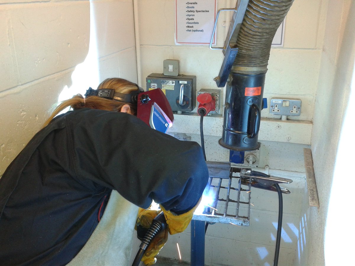 safetyshoes_deb's tweet photo. To follow up on my previous tweet about lack of stock photos of women in industrial environments... I've dug up some of my own! #keepingitreal #womeninengineering #cleanapron

@WES1919 @WESBath @SWest_WES1919 @WomenInSafetyU1 https://t.co/JrBSLqD4bm
