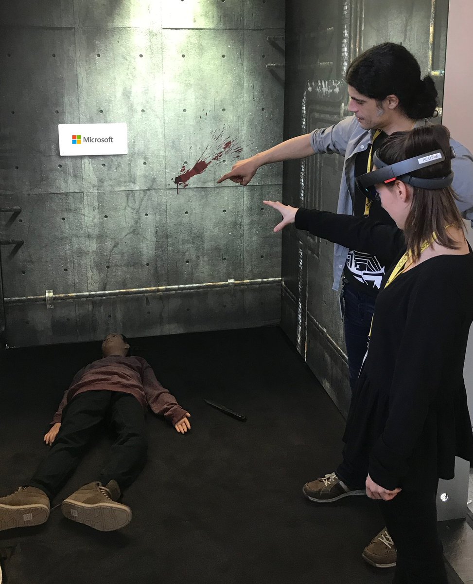 Wir sind heute auf dem Europäischen Polizeikongress und zeigen, wie man einen Tatort virtuell mit der HoloLens erfassen kann. 🚔