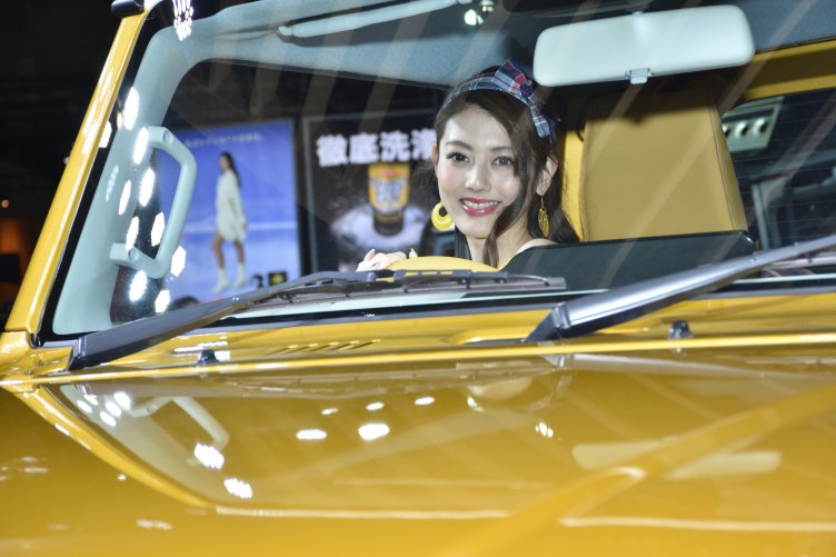 yokovic627's tweet photo. 2/11 【大阪オートメッセ】
スズキブース
丸山帆成美さん(@honamimaruyama)②
#SUZUKI #JIMNY #SIERRA #PICKUPSTYLE https://t.co/AJ1EtehBeQ