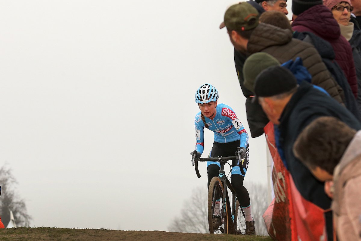 Soudal Cyclocross Masters in Waregem coming up this evening! Too bad, we'll be missing <a href="/Deniesoverseas/">Denise Betsema</a>, who is sick. Heal well Denise 🍀  (pic: Photopress.be)