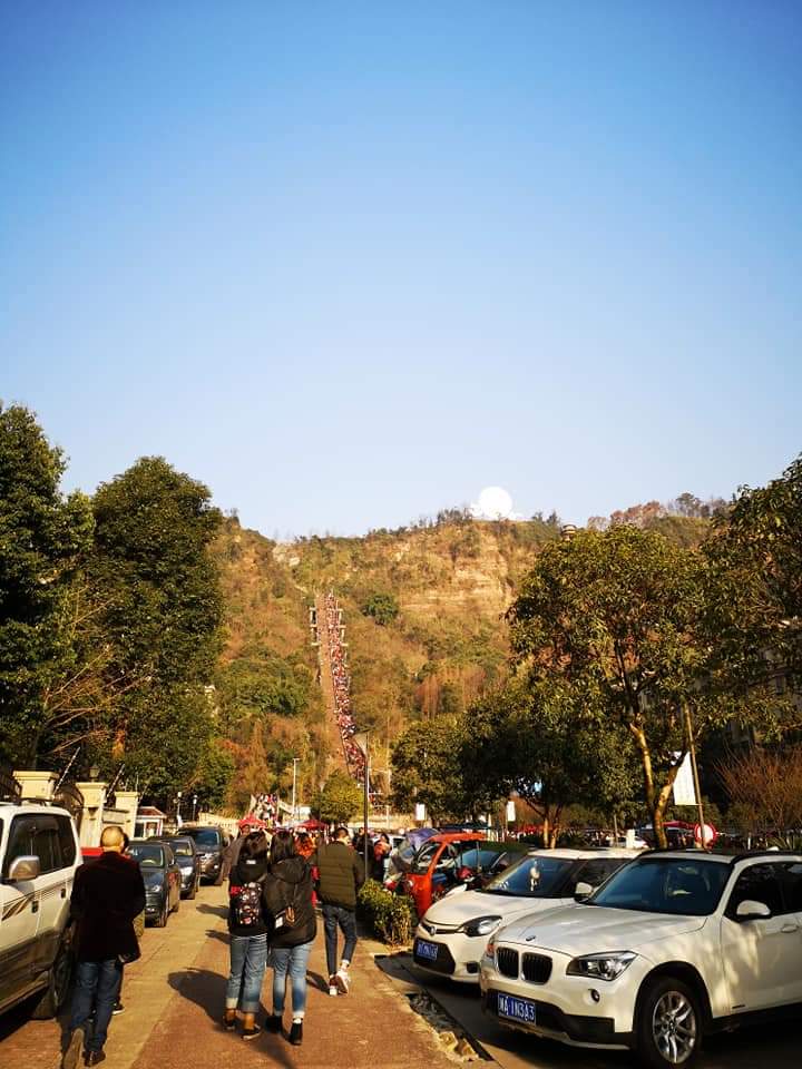 DavidWilksLP's tweet photo. Bin mal kurz im Tempel beten!
#jinfeng #nian #china #yaan #springfestival #tempel #stairs #sichuan https://t.co/qv8jrtzO1u