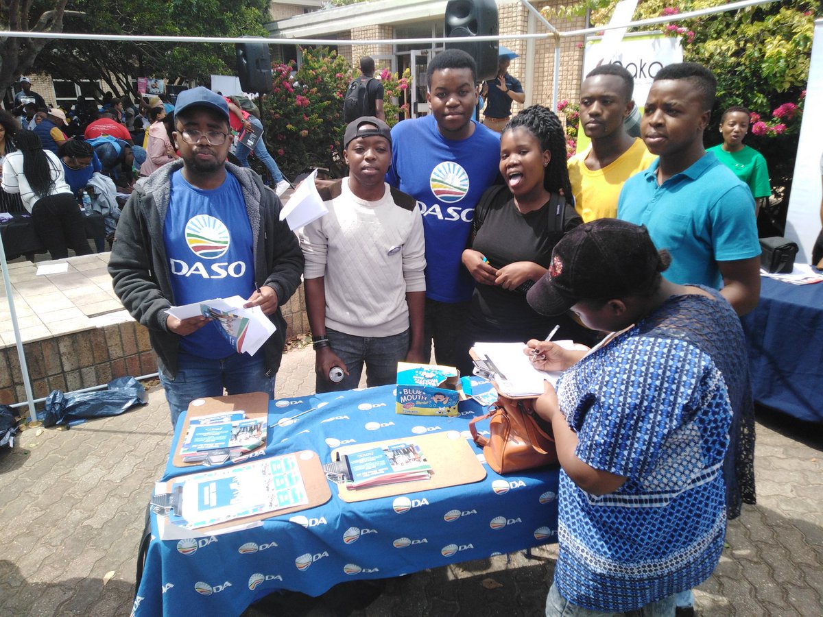 DAYouthEC's tweet photo. Today we are at Nelson Mandela University with DASO encouraging young people to join DASO and register to vote for the upcoming national elections.

We encourage all students to register to vote at their various campuses across the Eastern Cape.

#TeamOneSAForAll https://t.co/1k2keut98p